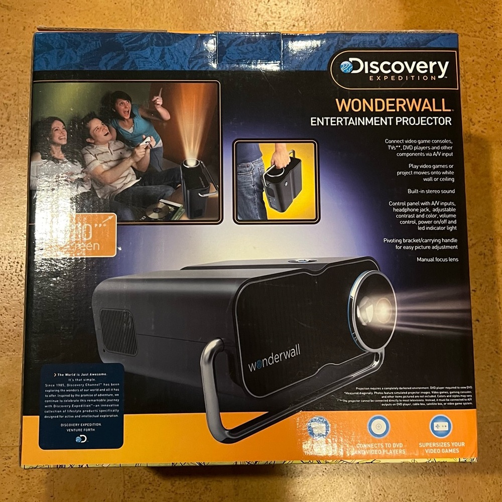 Wonderwall Entertainment Projector - Picture 2 of 5